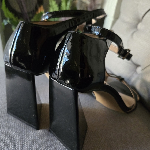 NWOT Charles David "Tucker" Black Patent Leather Geometric Block Heels ~ 7½ - Picture 3 of 9